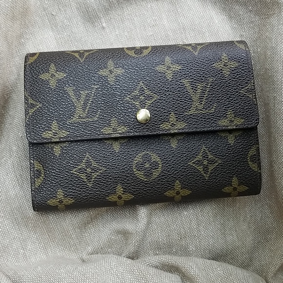 Louis Vuitton Handbags - Louis Vuitton Trifold Wallet